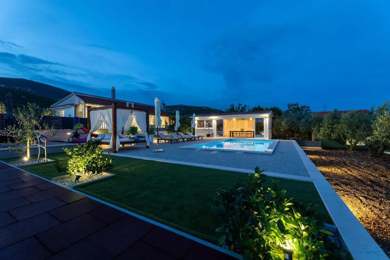 Villa Bepo Plano 0*,