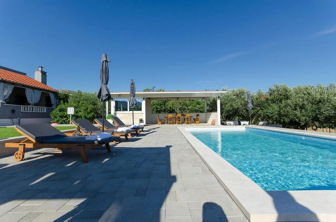 Villa Bepo Plano 0*,